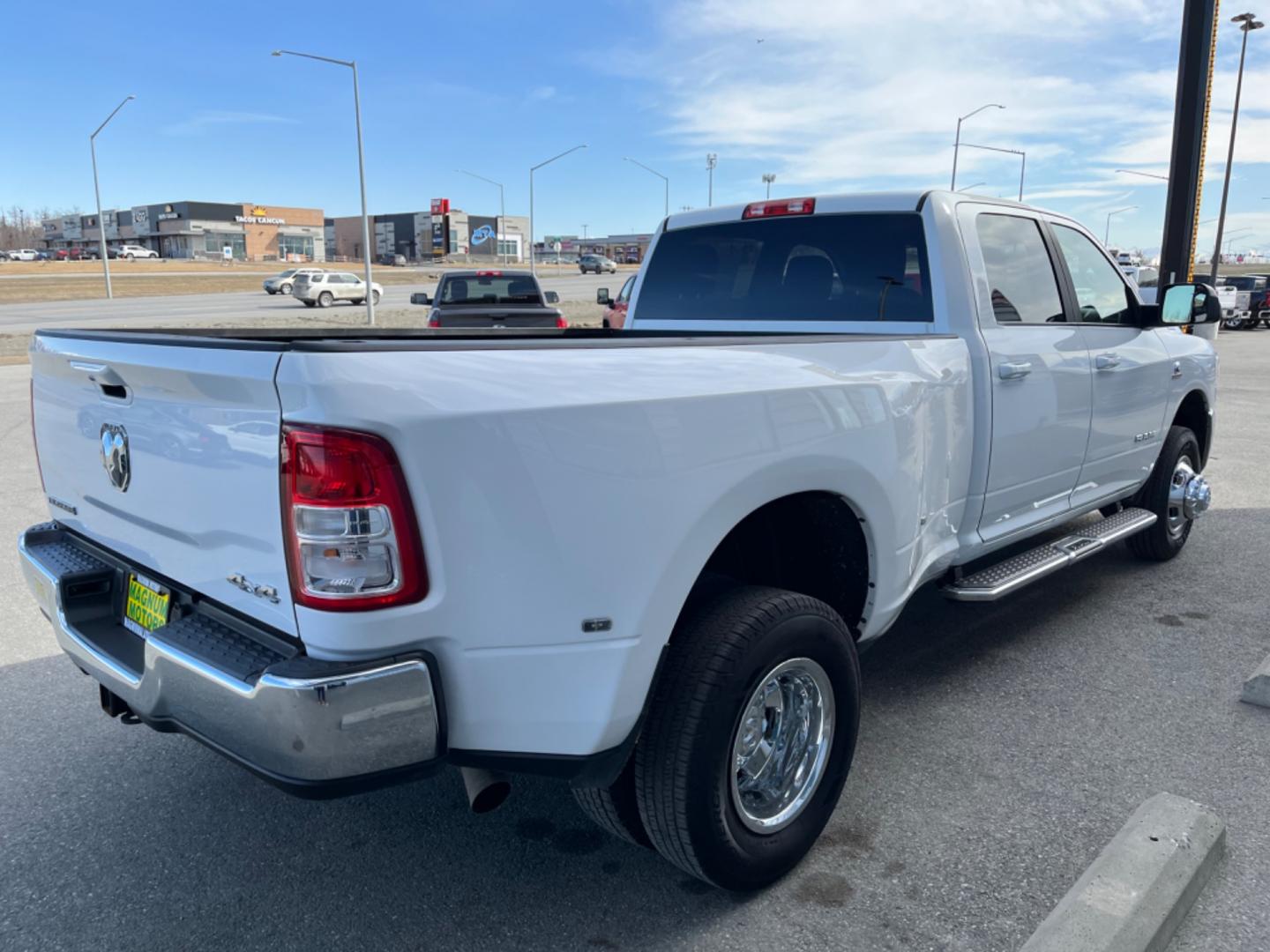 2022 WHITE /Black RAM 3500 BIG HORN (3C63RRHL6NG) with an 6.7L engine, Automatic transmission, located at 1960 Industrial Drive, Wasilla, 99654, (907) 274-2277, 61.573475, -149.400146 - Photo#4